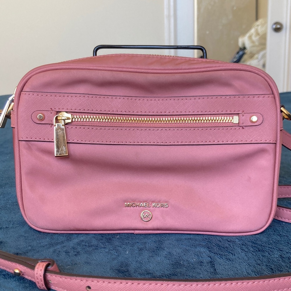 Jet Set Charm Large East West Nylon Crossbody Bag dusty pink